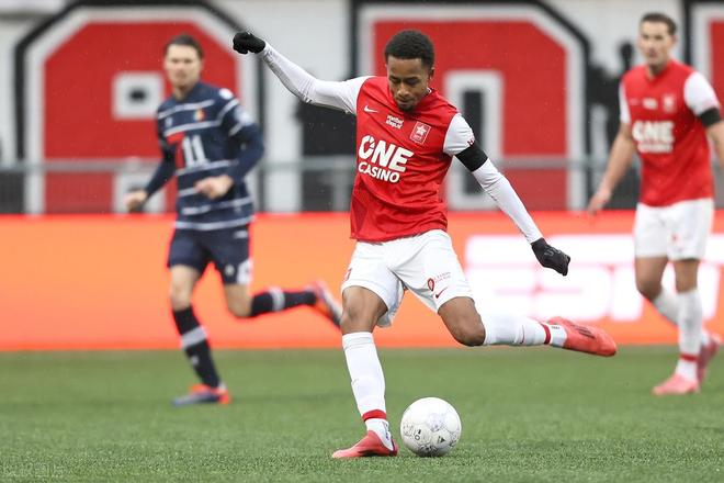 在两球落后 在两球落后